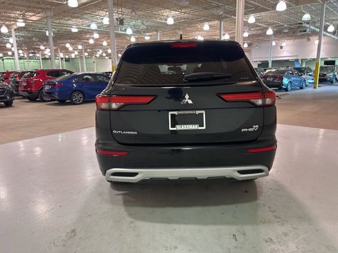 New 2025 Mitsubishi Outlander SE image 6