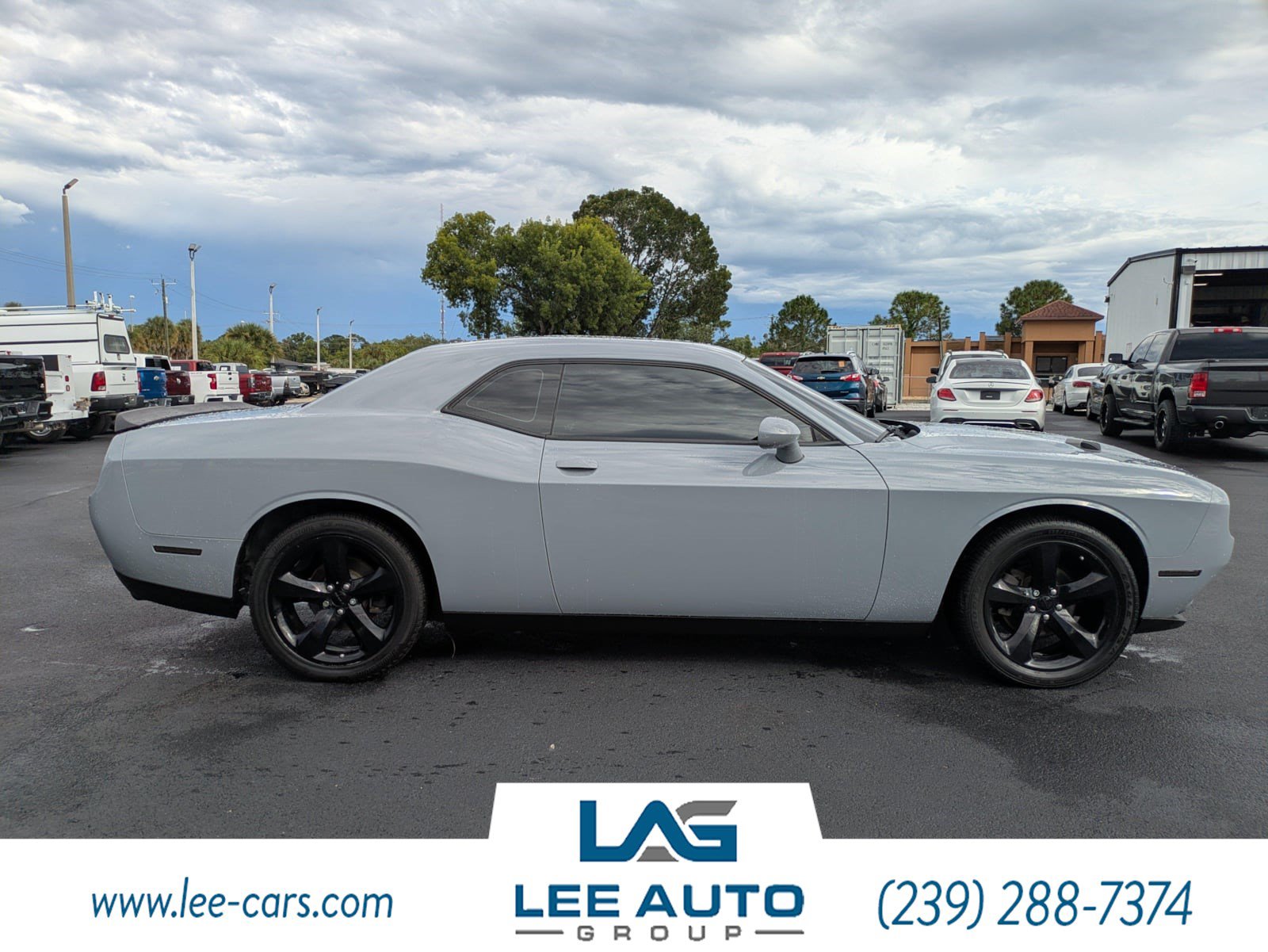 Used 2021 Dodge Challenger SXT w/ Driver Convenience Group RWD image 2