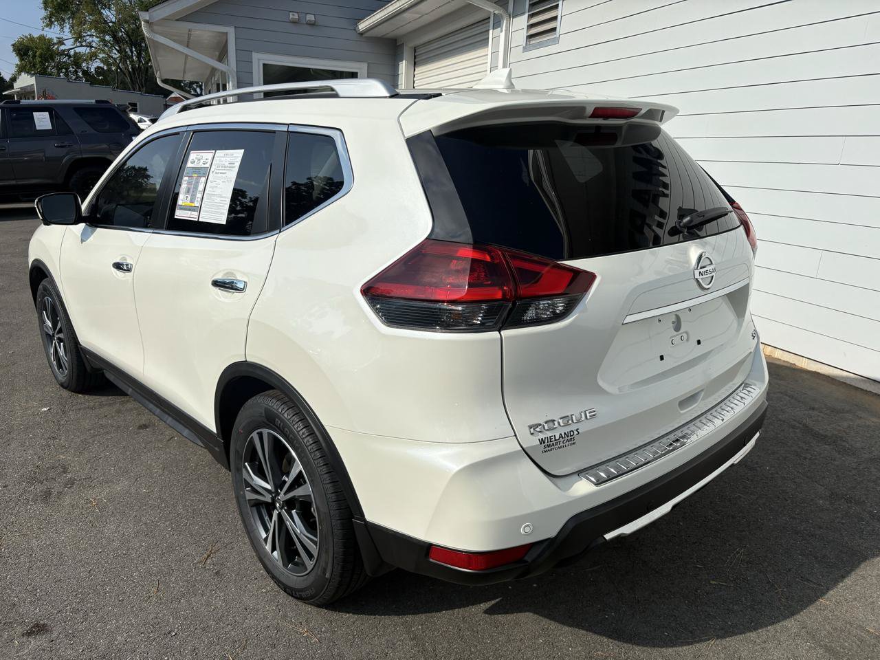 Used 2019 Nissan Rogue SV w/ Sun & Sound Touring Package FWD image 3