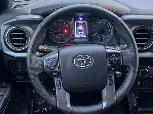 Used 2021 Toyota Tacoma TRD Off-Road image 11