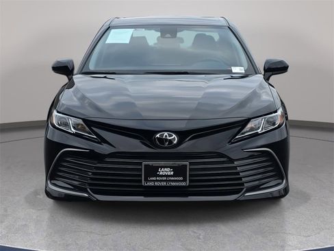 Used 2024 Toyota Camry LE image 3