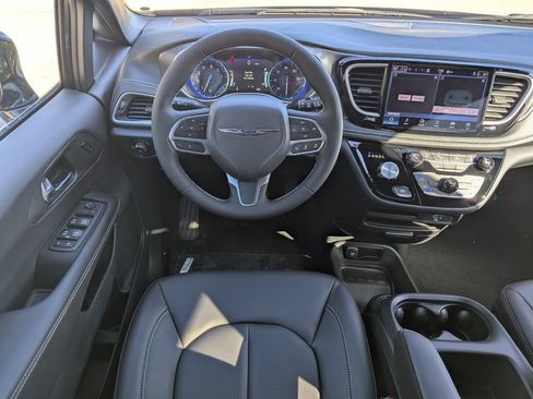 New 2026 Chrysler Pacifica Select FWD image 12