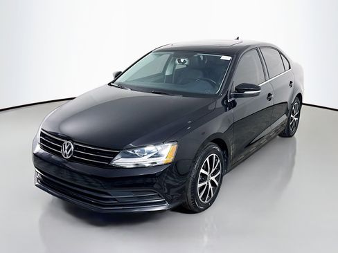 Used 2017 Volkswagen Jetta SE image 4