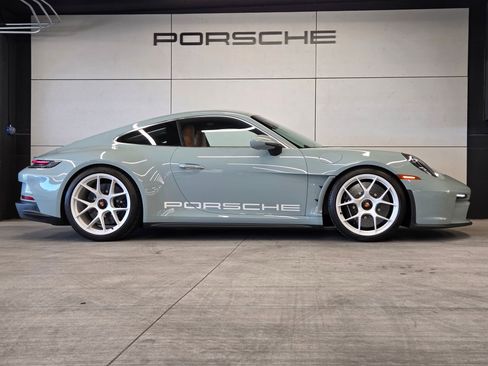 Certified 2024 Porsche 911 Targa 4S RWD image 34