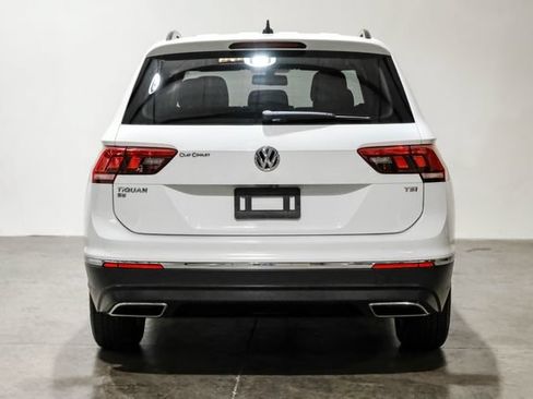 Used 2018 Volkswagen Tiguan SE w/ Panoramic Sunroof Package FWD image 12
