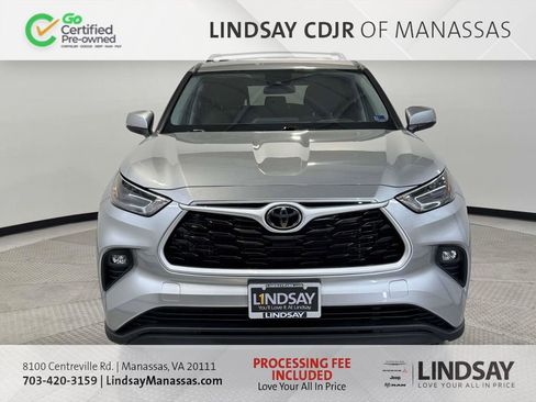 Used 2023 Toyota Highlander LE FWD image 3