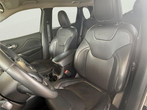 Used 2019 Jeep Cherokee Limited image 33