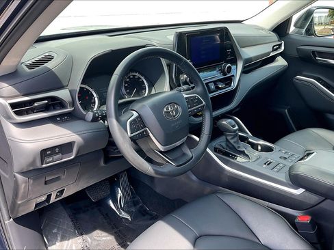 Used 2026 Toyota Highlander XLE AWD/4WD image 18