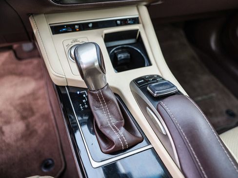 Used 2017 Lexus ES 350 ES 350 w/ Navigation System Package image 12