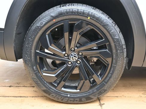 Used 2023 Volkswagen Atlas SE w/ Panoramic Sunroof Package image 14