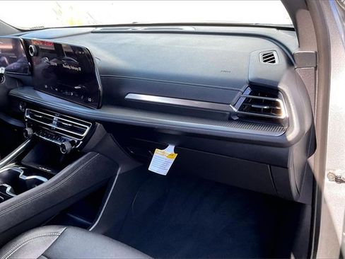 Used 2026 Chevrolet Traverse LT image 16