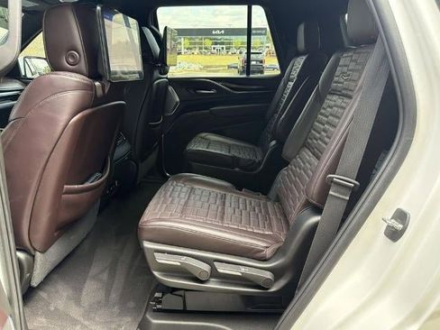 Certified 2024 Cadillac Escalade Premium Luxury Platinum w/ Heavy-Duty Trailer Package AWD/4WD image 21