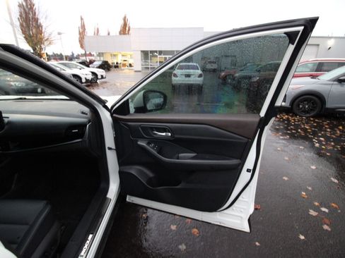 Used 2023 Nissan Rogue SL w/ SL Premium Package image 21