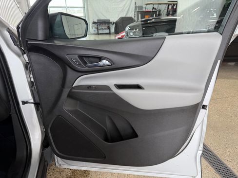 Used 2021 Chevrolet Equinox LS w/ LS Convenience Package image 32