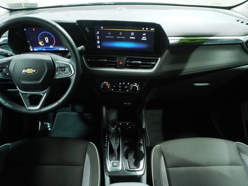Used 2024 Chevrolet TrailBlazer LT w/ LT Cold Weather Package FWD image 13
