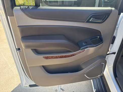Used 2018 Chevrolet Suburban Premier image 43