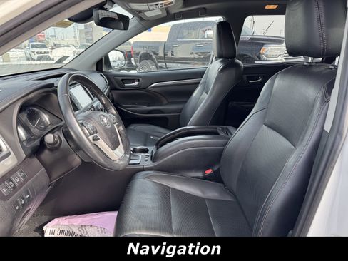 Used 2019 Toyota Highlander Limited Platinum image 3