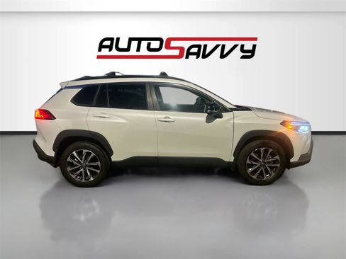 Used 2025 Toyota Corolla Cross XLE image 8