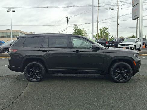 Certified 2023 Jeep Grand Cherokee L Limited w/ Black Appearance Package AWD/4WD image 8
