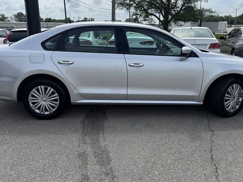 Used 2015 Volkswagen Passat 1.8T S FWD image 9