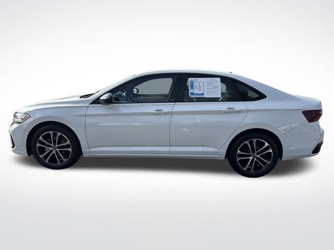 Used 2023 Volkswagen Jetta Sport image 2