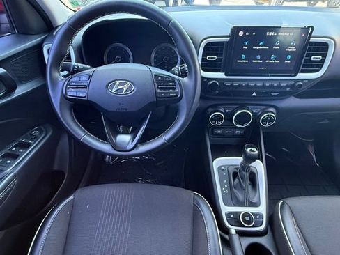 Used 2022 Hyundai Venue Limited FWD image 17