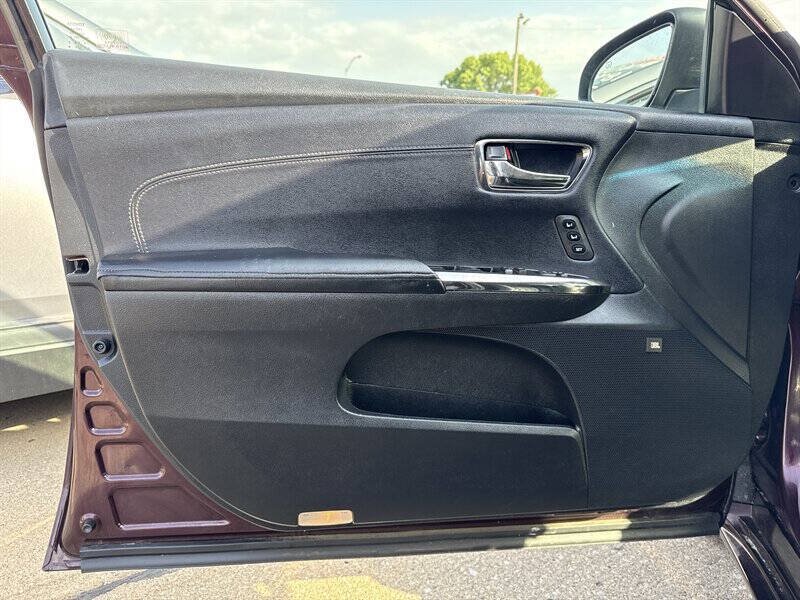 Used 2016 Toyota Avalon Limited w/ Toyota Safety Sense Package FWD image 18