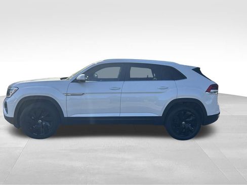 New 2026 Volkswagen Atlas Cross Sport SE FWD image 2