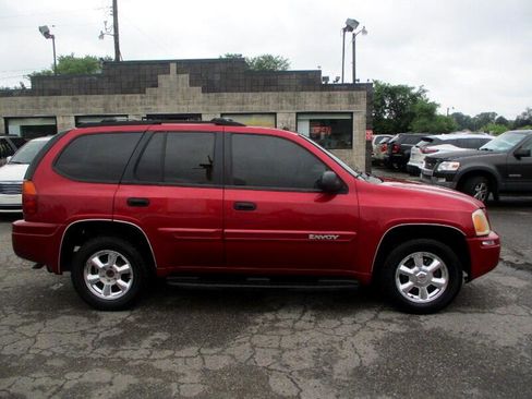 Used 2005 GMC Envoy SLE image 2