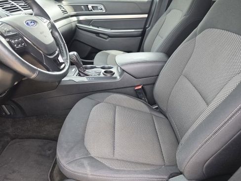 Used 2018 Ford Explorer XLT w/ Equipment Group 201A FWD image 9