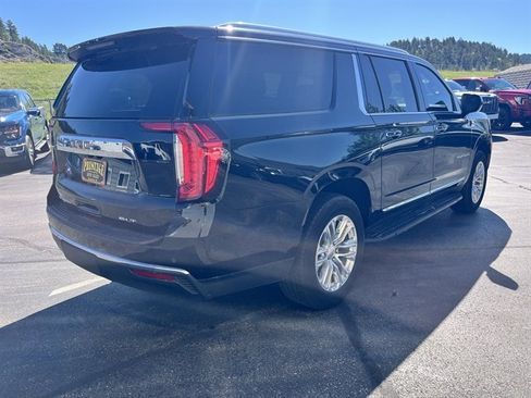 Used 2023 GMC Yukon XL SLT AWD/4WD image 5