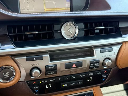 Used 2018 Lexus ES 350 w/ Ultra Luxury Package image 26