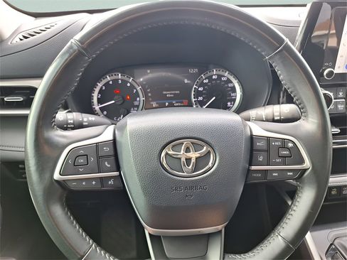 Used 2024 Toyota Highlander LE image 19