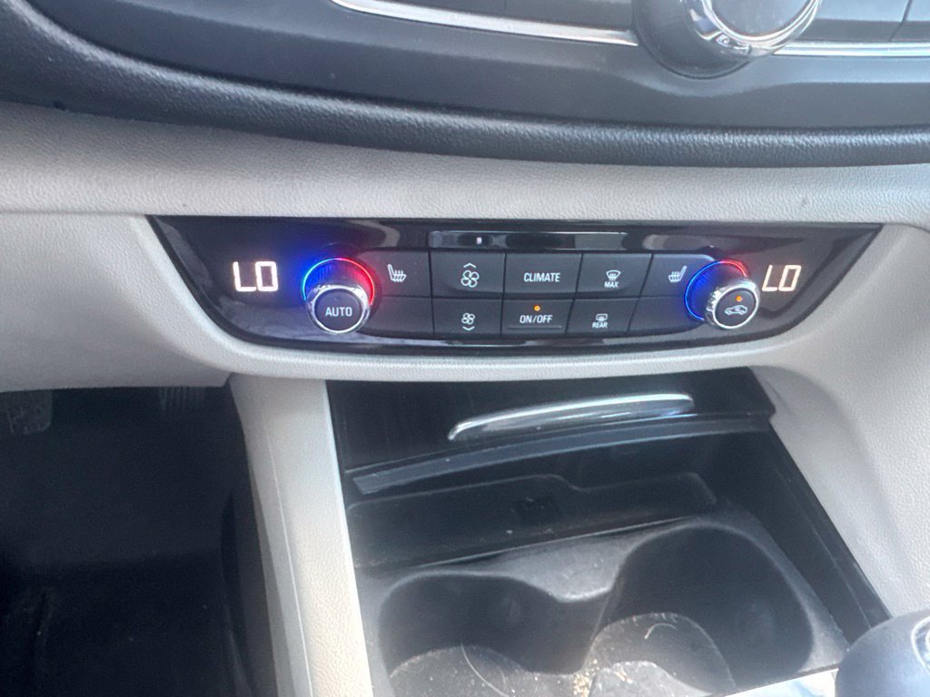 Used 2018 Buick Regal Essence w/ Driver Confidence Package #1 FWD image 19