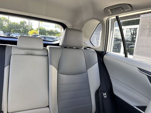 Used 2021 Toyota RAV4 XLE Premium image 20