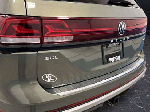 Used 2024 Volkswagen Atlas Peak Edition SEL AWD/4WD image 40