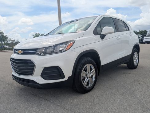 Used 2022 Chevrolet Trax LS w/ Tint and Cruise Package AWD/4WD image 9