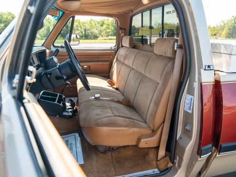 Used 1992 Dodge D/W Truck 350 image 39