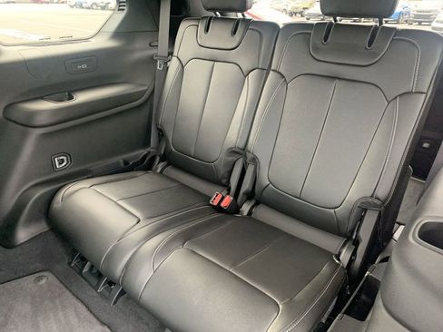 Used 2024 Jeep Grand Cherokee L Limited image 24