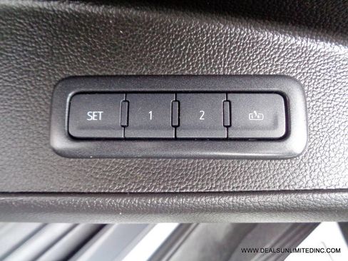 Used 2020 Chevrolet Suburban LT image 11