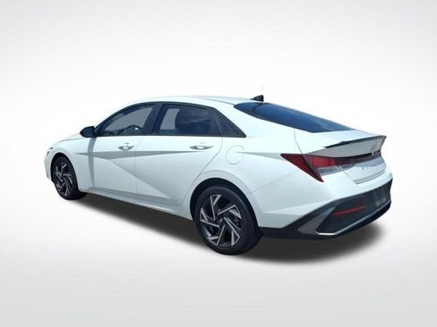 Used 2025 Hyundai Elantra Sport FWD image 3