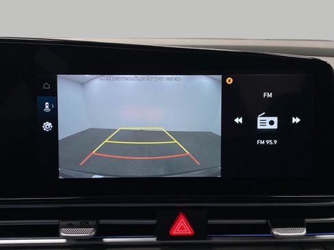 Certified 2025 Hyundai Elantra SEL FWD image 23