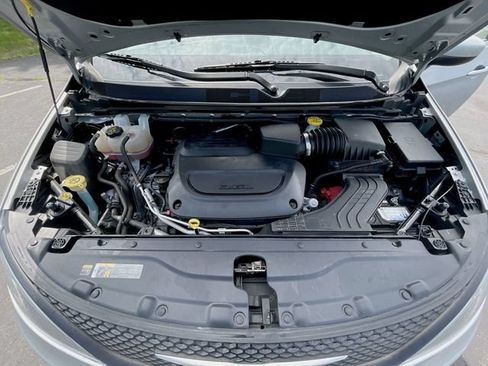 Used 2023 Chrysler Voyager LX FWD image 28