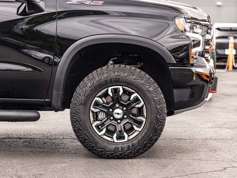 Used 2022 Chevrolet Silverado 1500 ZR2 w/ Technology Package AWD/4WD image 10