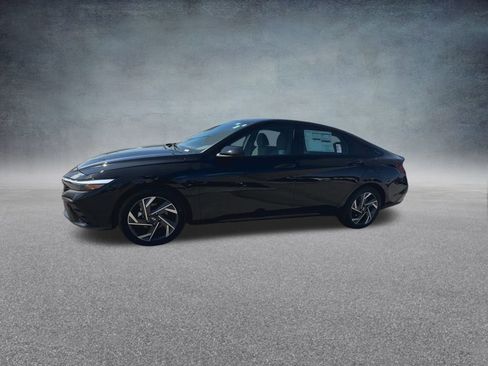 Used 2025 Hyundai Elantra Sport FWD image 11