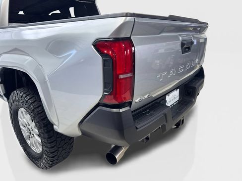 Used 2025 Toyota Tacoma SR AWD/4WD image 19