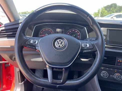 Used 2019 Volkswagen Jetta SE FWD image 17