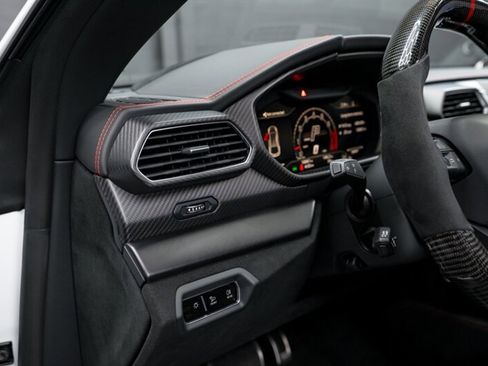 Used 2024 Lamborghini Urus Performante image 30
