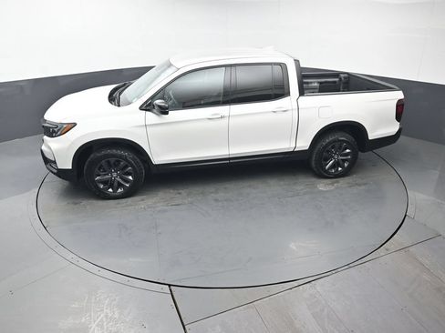 Used 2025 Honda Ridgeline Sport image 36