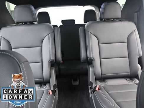 Used 2025 Chevrolet Traverse LT FWD image 19